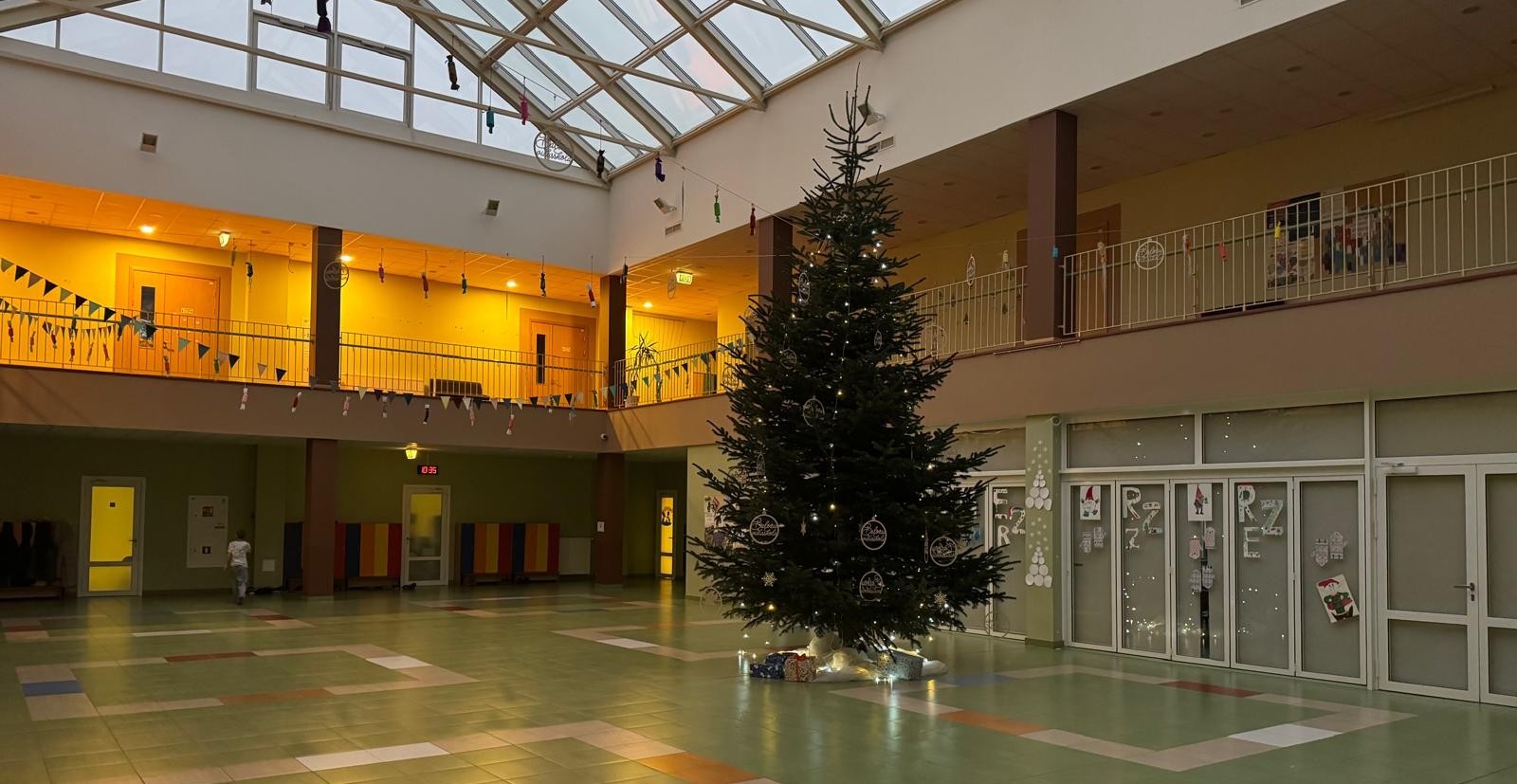 Priecīgus Ziemassvētkus!